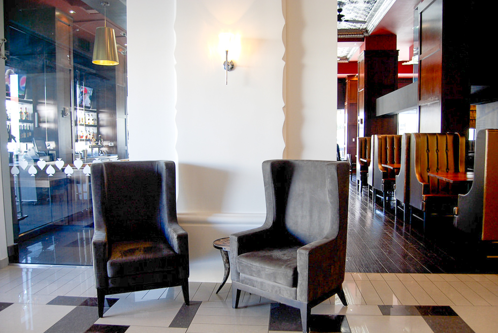The Padre Hotel in Bakersfield, California - Image by LadyDucayne via Flickr